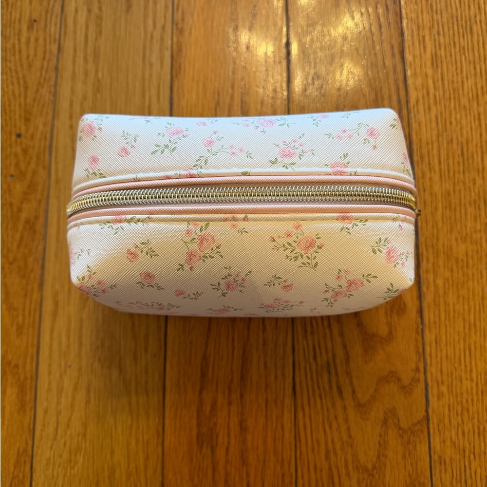 BNWOT cupcakes & cashmere White Cosmetic Pouch with Pink Floral Print - Picture 2 of 4